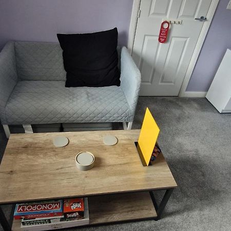 Double B&B Room In Southwater With Private Bathroom And Parking Eksteriør bilde
